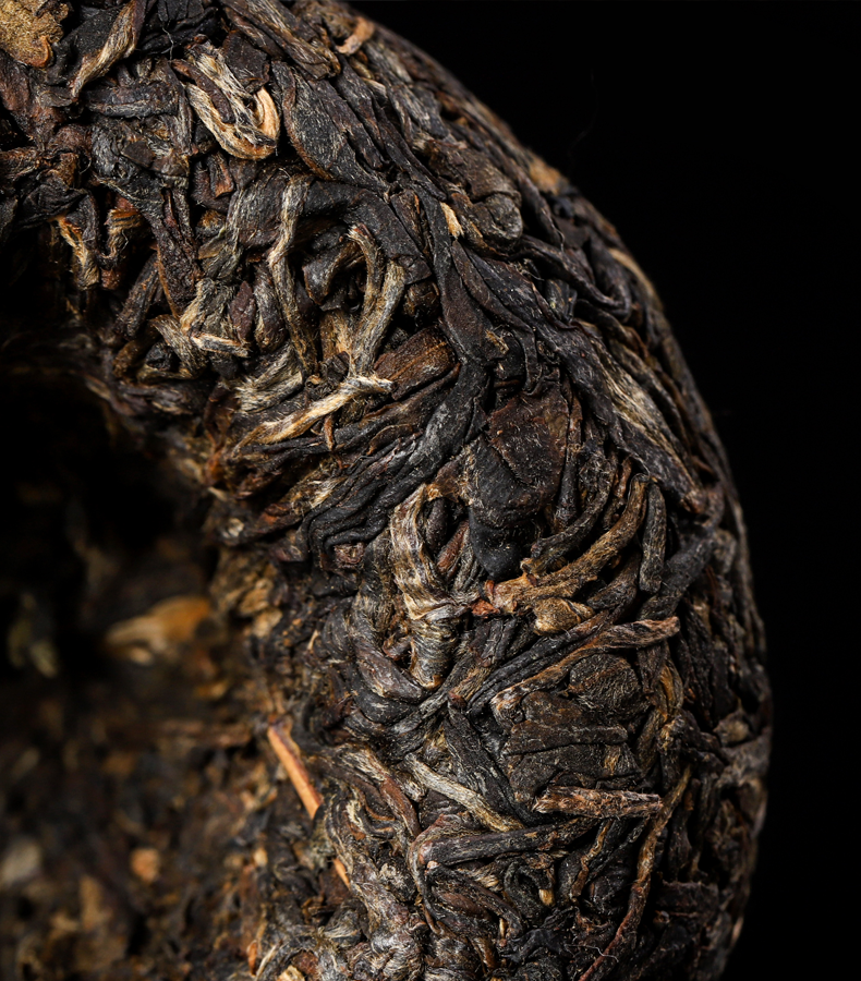 HelloYoung Yunnan Menghai Ba Jiao Ting Sheng Tuo Cha Bulang Mt. Pu'er Tea Raw 500g Box