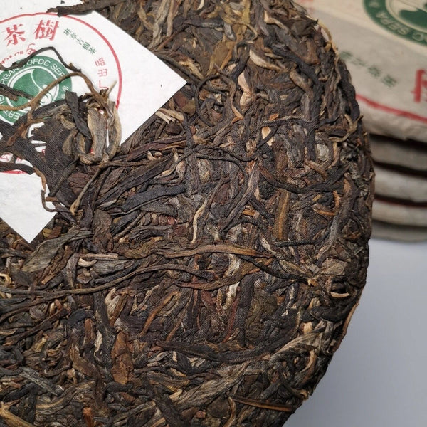HelloYoung Chunming Gold Award Organic Thousand-year Old Tree Yiwu Pu-erh Tea 357g Raw
