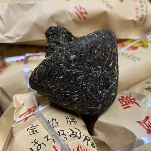 HelloYoung Yun Nan Jin Cha * Xiaguan Baoyan Toucha Raw Mushroom Tuo Puer Tea 250g