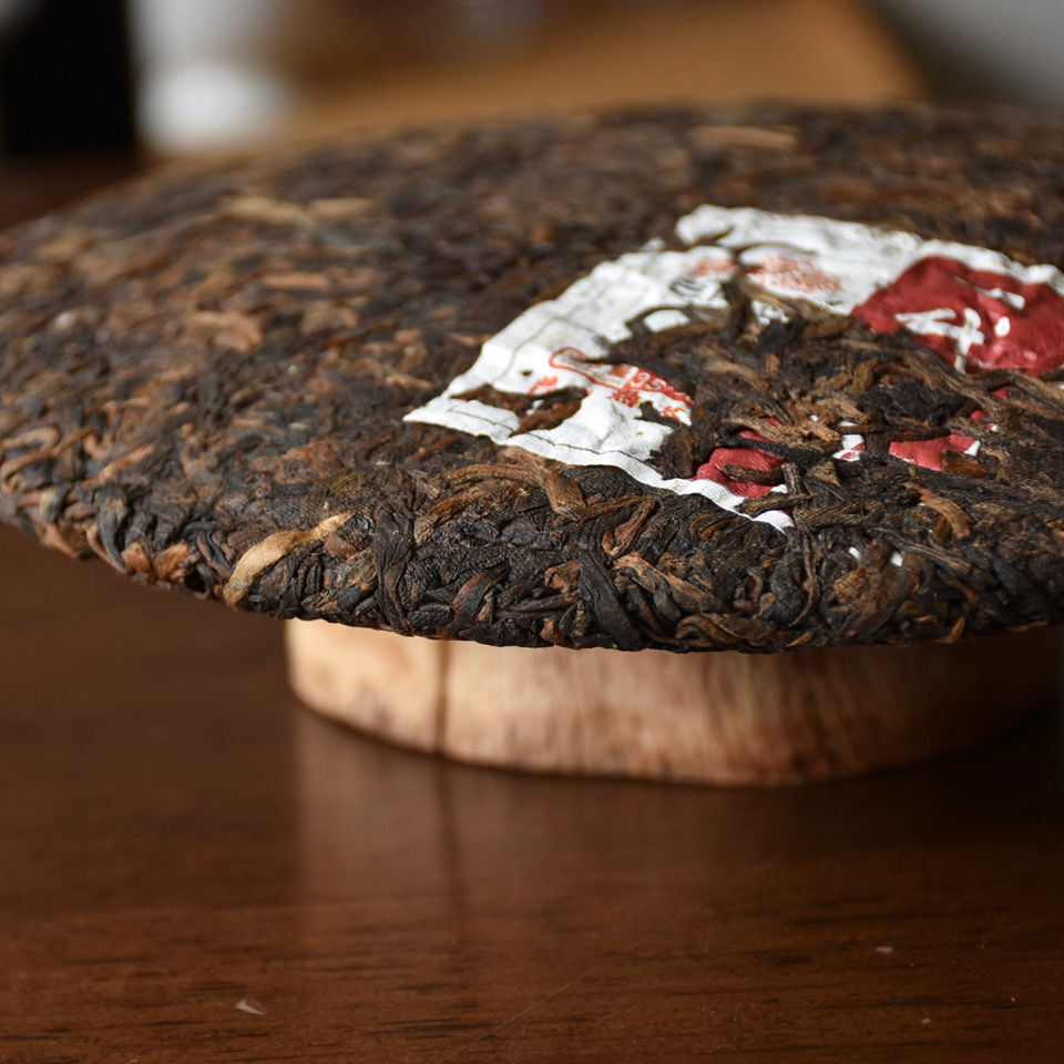HelloYoung Yi Dai Zong Shi * Haiwan Old Comrade Premium Ripe Pu'er Shu Puer Tea 357g