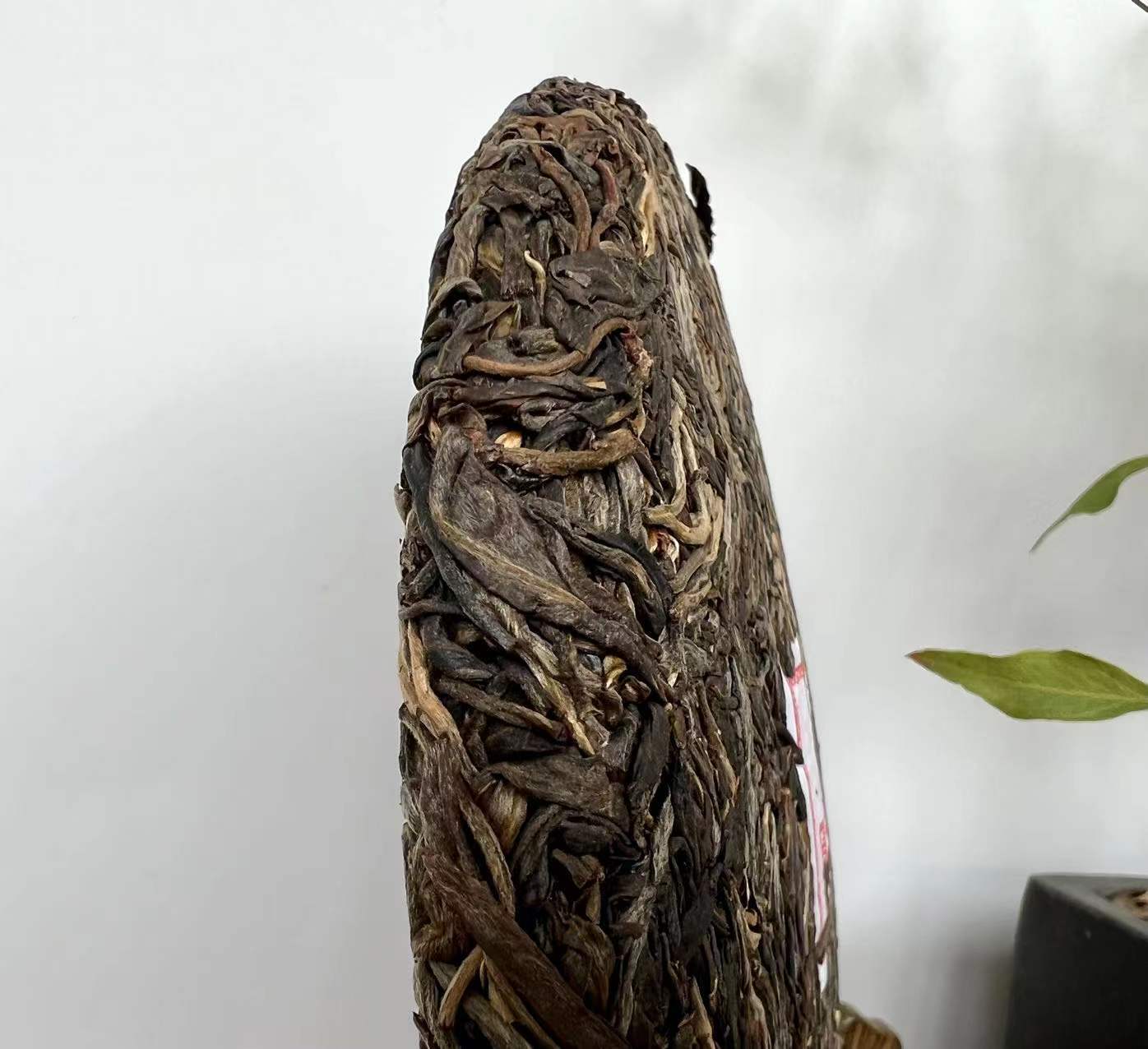 HelloYoung Ba Wang Qing Bin (Overlord Green Cake) Chensheng Hao Pu-erh Tea Raw 357g