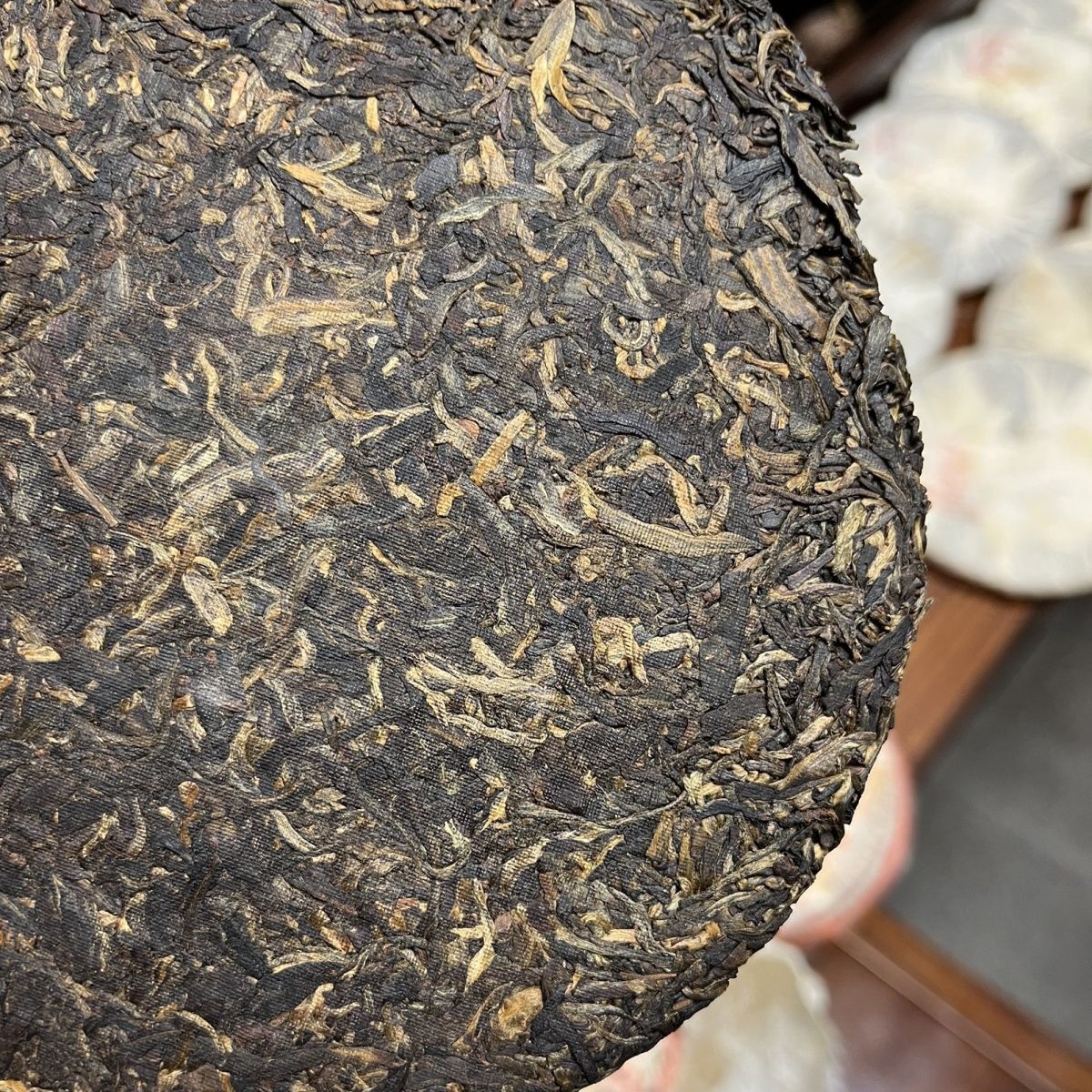HelloYoung Xiaguan 8113 Brown Mountain Early Spring Green Cake XY Pu'er Tea Raw 357g