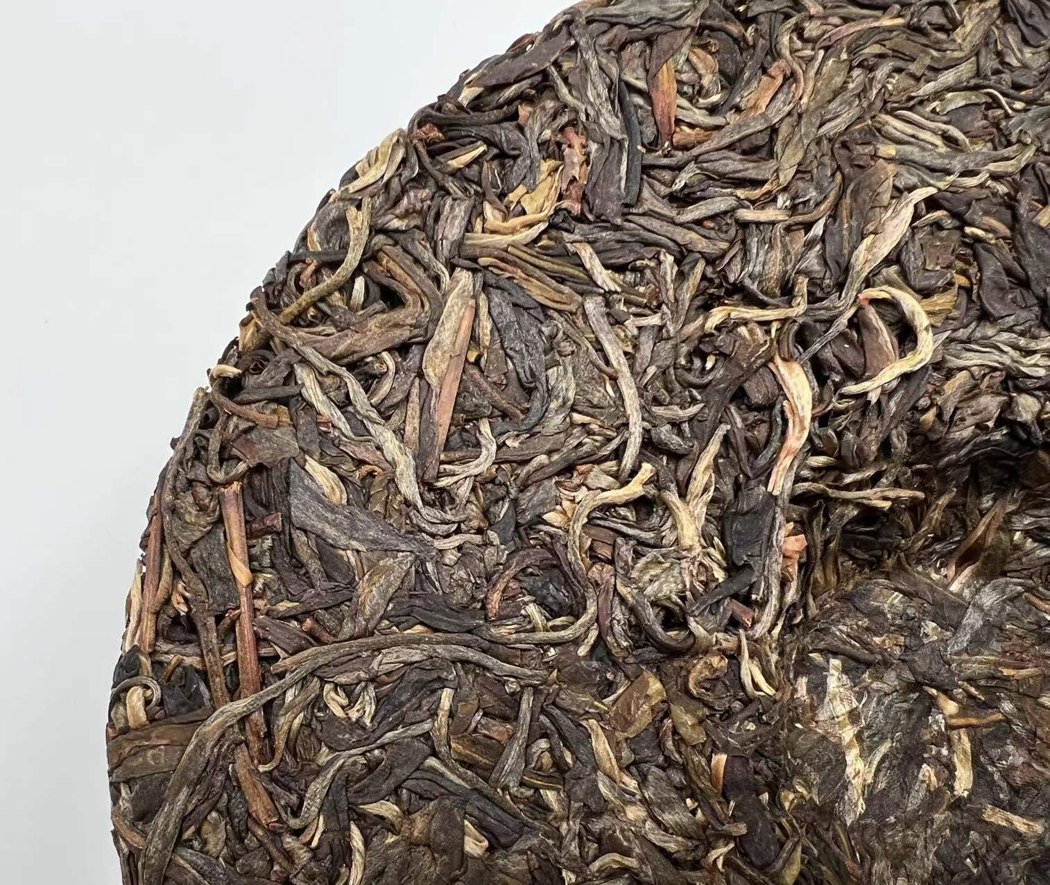 HelloYoung Ba Wang Qing Bin (Overlord Green Cake) Chensheng Hao Pu-erh Tea Raw 357g