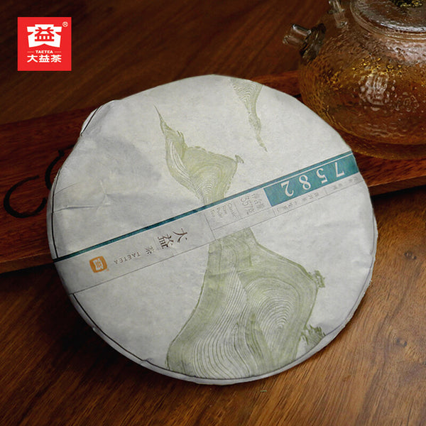 HelloYoungTea TAETEA 7582 * Classic Raw Pu'er Tea Menghai Dayi Puer Tea Cake Green 2014 357g