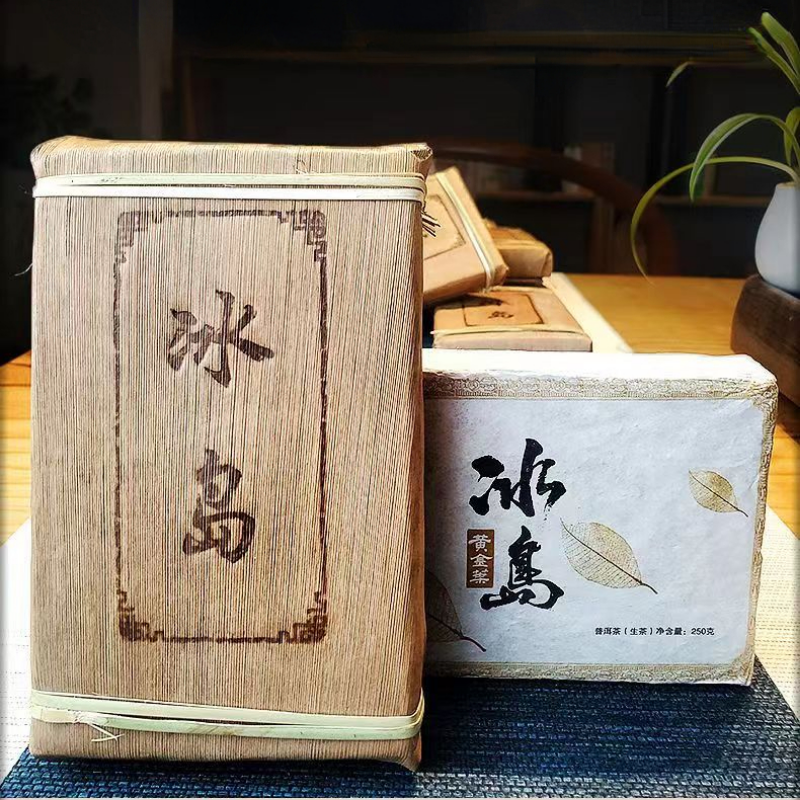 250g Iceland Puerh Raw Tea Brick Golden Leaves Pu-erh Tea Yunnan Pu'er Green Tea Main image
