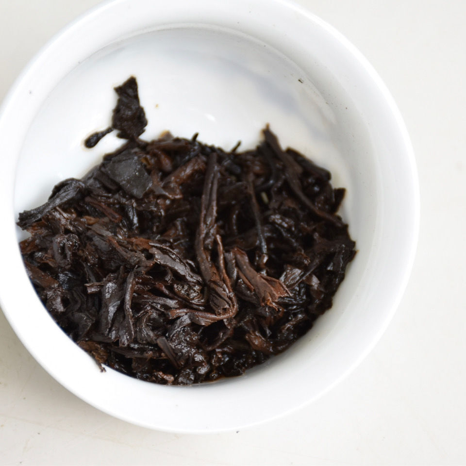 HelloYoung Yi Dai Zong Shi * 2021 Haiwan Old Comrade Premium Ripe Pu'er Shu Puer Tea 357g