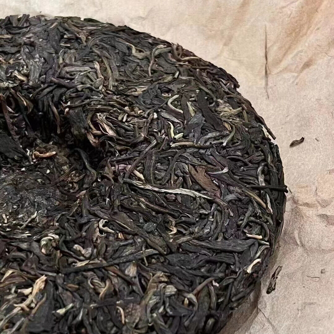 357g Yunnan Raw Pu-erh Cake Tea Banzhang Tea King Aged Pu'er Raw Tea Cake