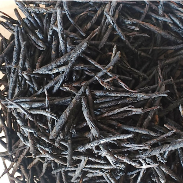 Organic Big Leaf Kuding Tea Chinese Herbal Tea Loose Leaf Herbs Tea Ku Ding Cha