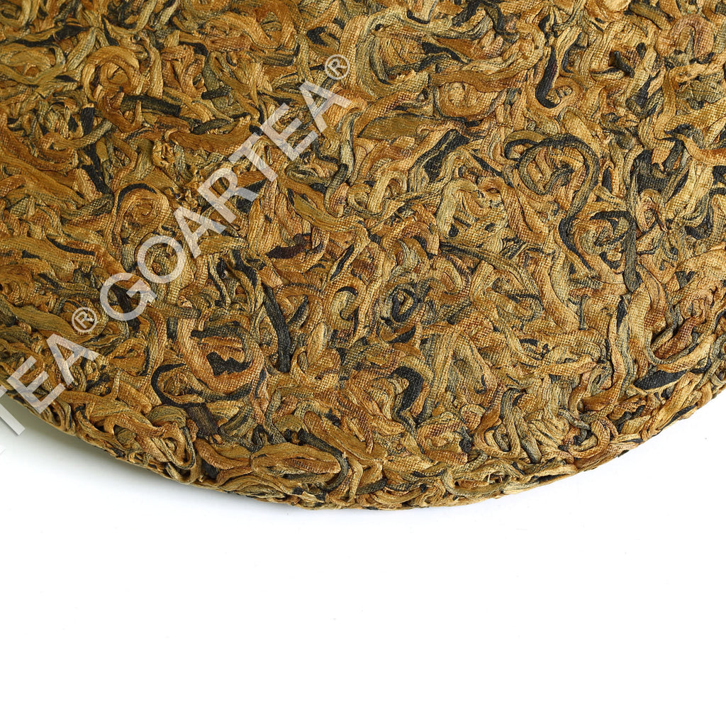 HelloYoung TeaHELLOYOUNG 357g Nonpareil Supreme Golden Buds Dian Hong Yunnan Black Tea Cake