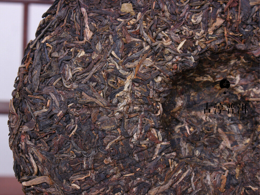 HelloYoung Haiwan Old Comrades 7038 Early Spring Yinhao Pu-erh Pu'er Raw Tea 400g Cake