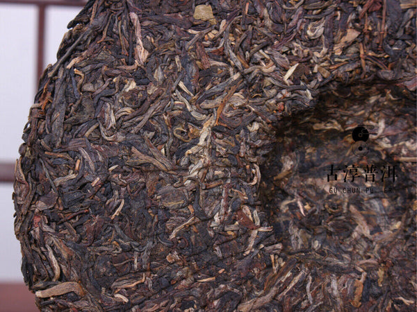 HelloYoung Haiwan Old Comrades 7038 Early Spring Yinhao Pu-erh Pu'er Raw Tea 400g Cake