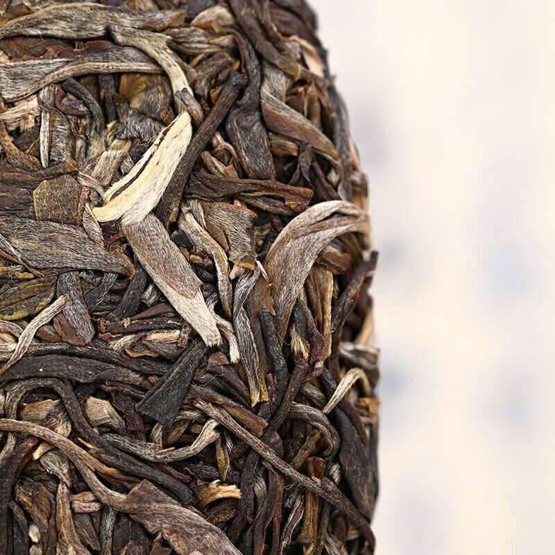 HelloYoung Old Comrade Old Raw Puer Tea Cake 400g Liang Pin Ling Qi Shen Puer Tea