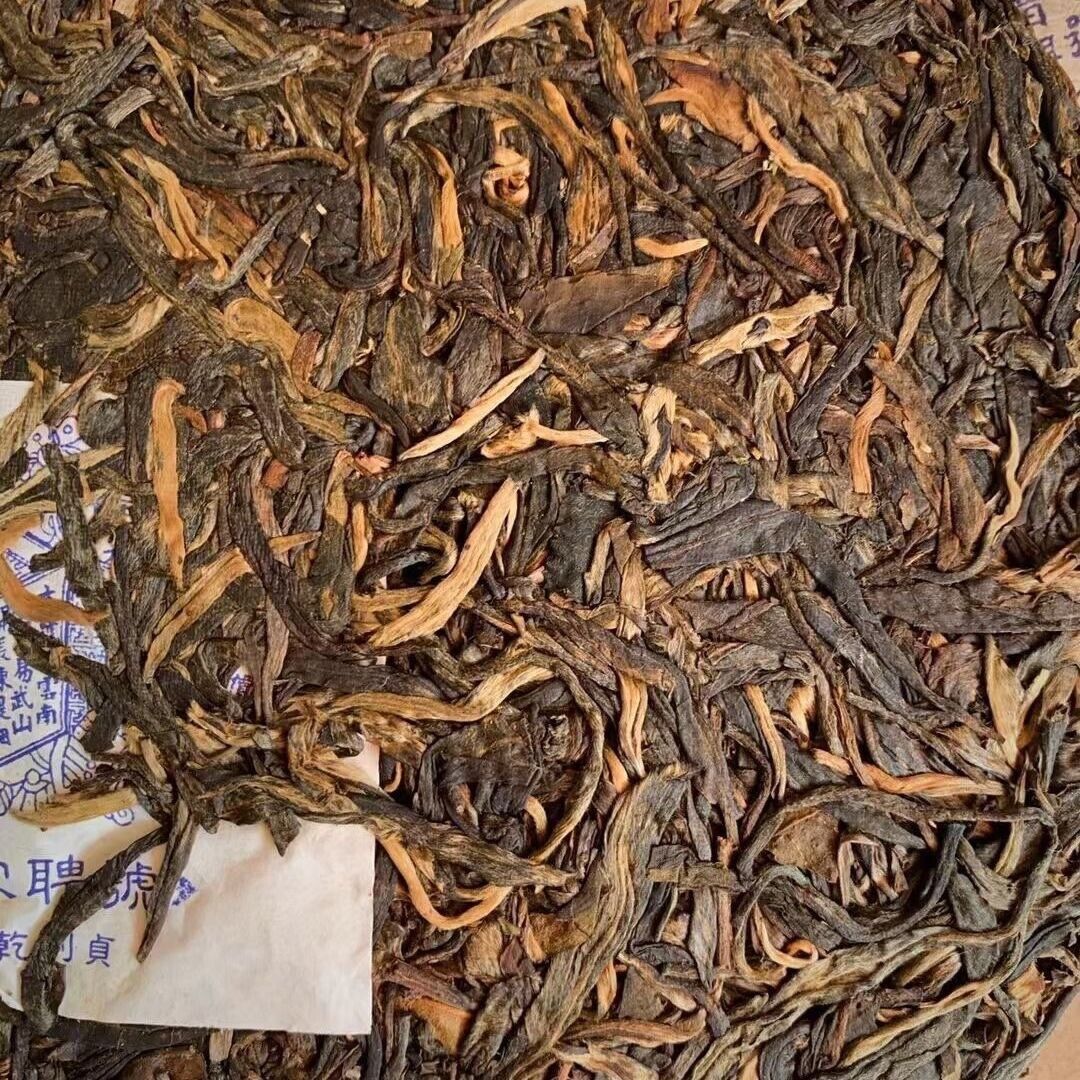 HelloYoung Song Pin Hao Old Raw Tea Yunnan Pu'er Tea Ancient Tree Tea Blue Label 357g Secondary image