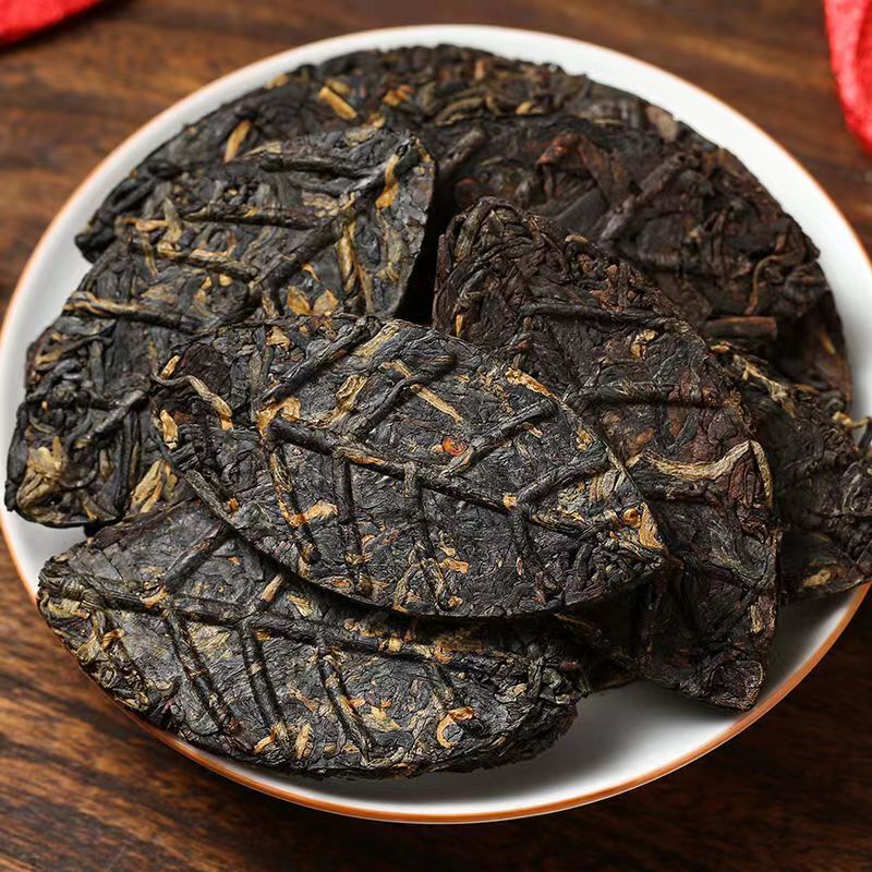 250g Yunnan Fengqing Dianhong Black Tea Portable Red Tea Cake Big Leaf Black Tea Main image