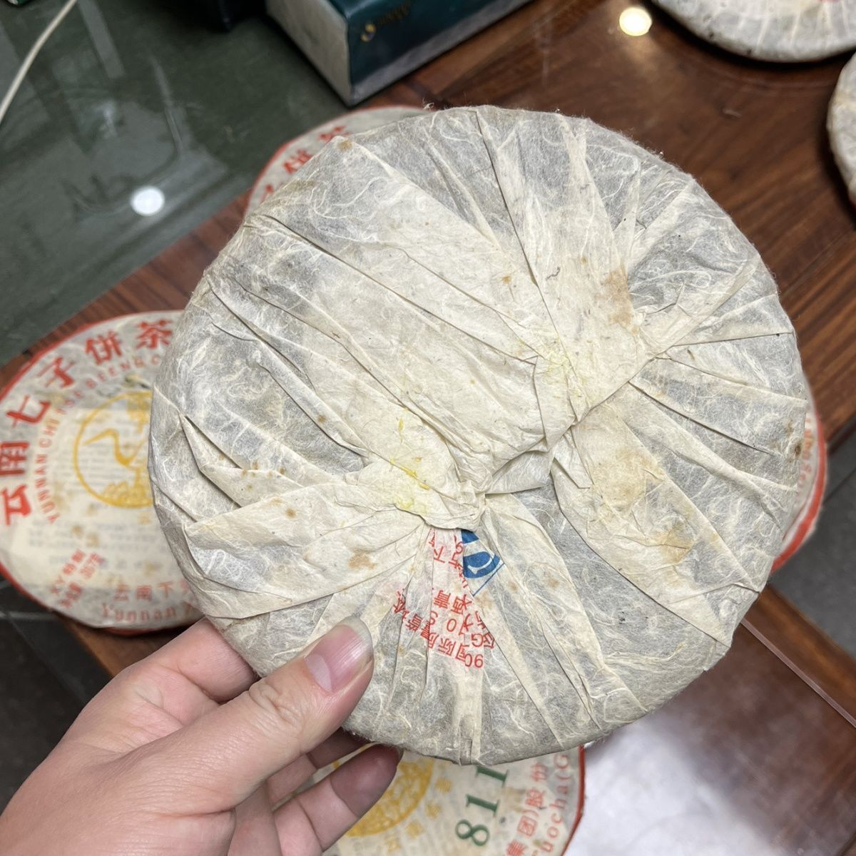 HelloYoung Xiaguan 8113 Brown Mountain Early Spring Green Cake XY Pu'er Tea Raw 357g Secondary image