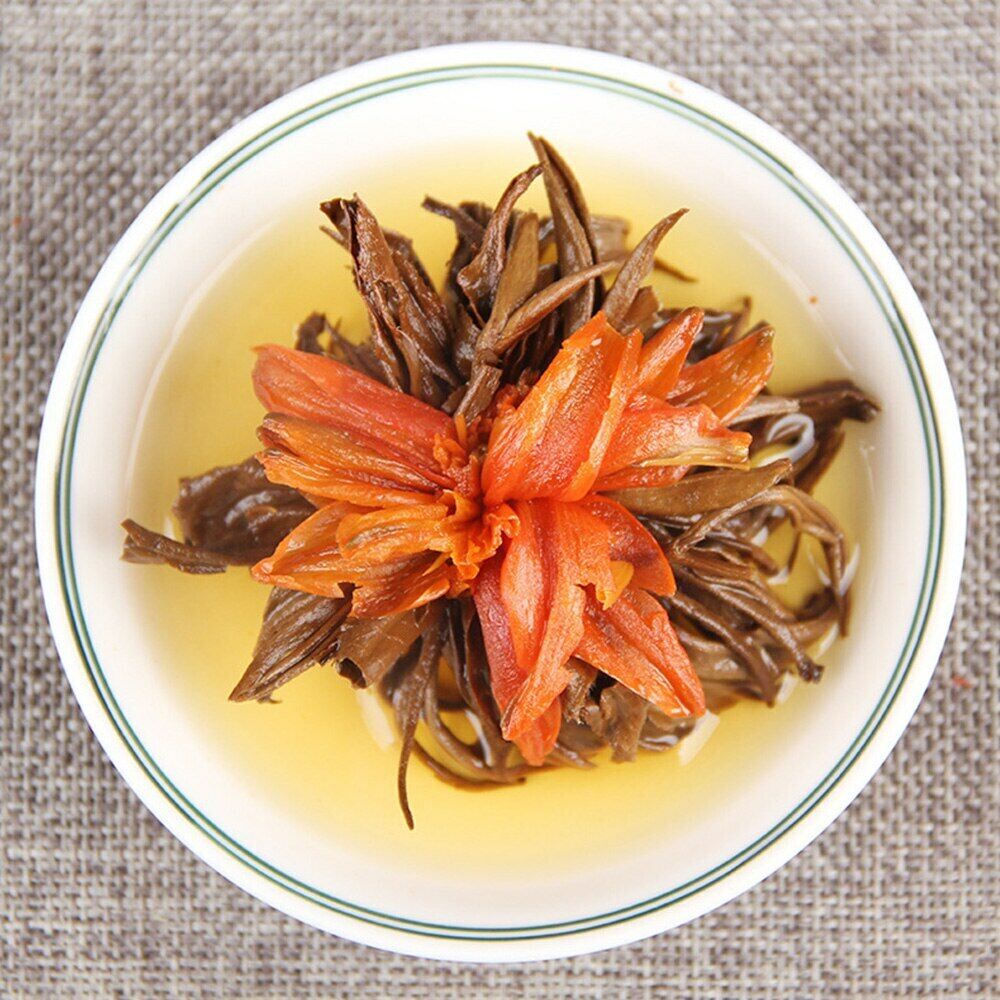 HelloYoung TeaYunnan Black Tea Fengqing Dianhong Handmade Lily Hydrangea Ball Tea 100g