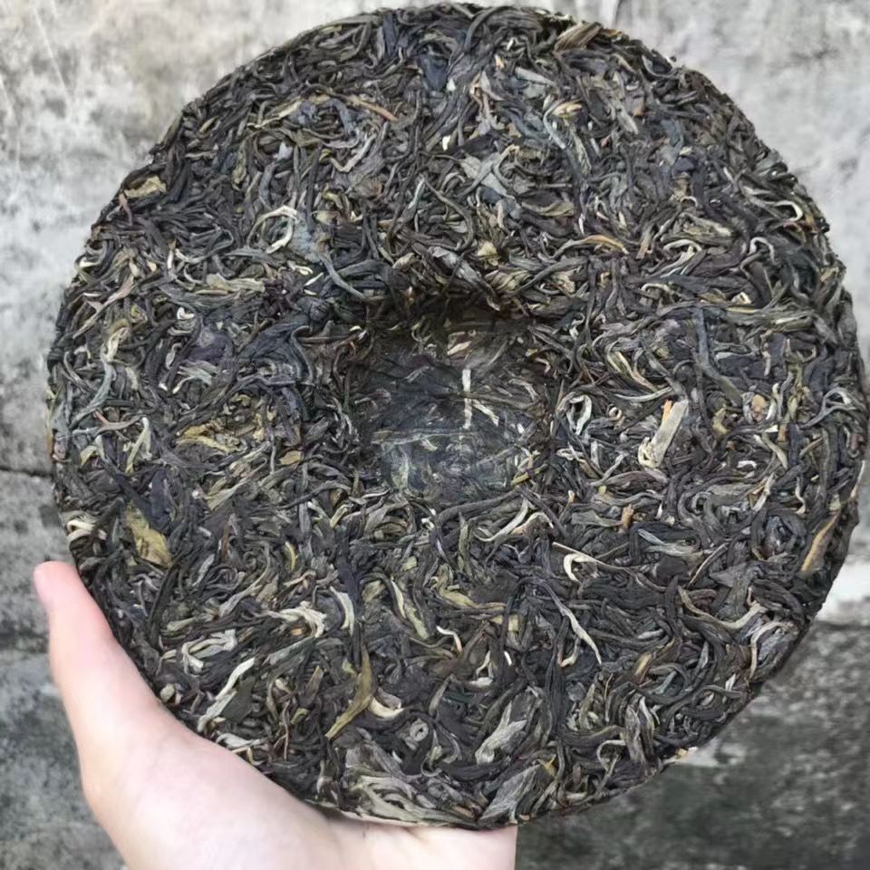 357g Yunnan Raw Puerh Tea Menghai Iceland Pu'er Raw Tea Cake Chinese Pu-erh Tea