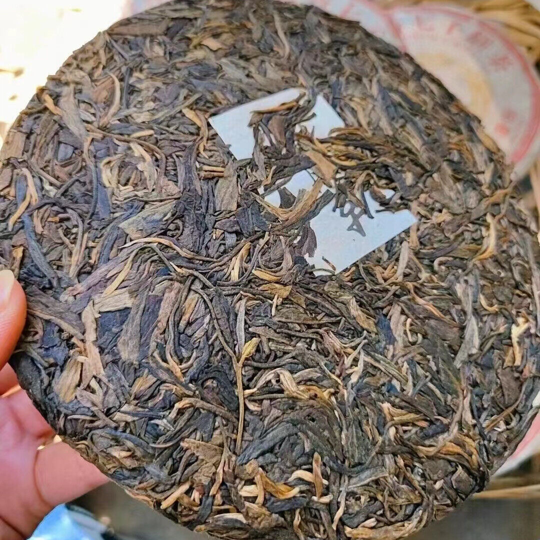357g Yunnan Aged Pu-erh Raw Tea Cake Menghai Puerh King Old Pu'er Cake Tea Main image