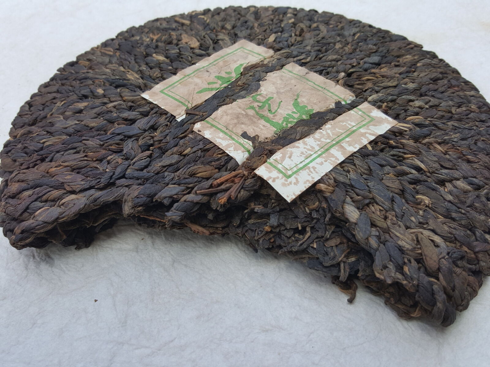 HelloYoung Yong De Big Snow Mountain Bian Zi Pigtails Old Tree Puer Tea Cake Raw 400g