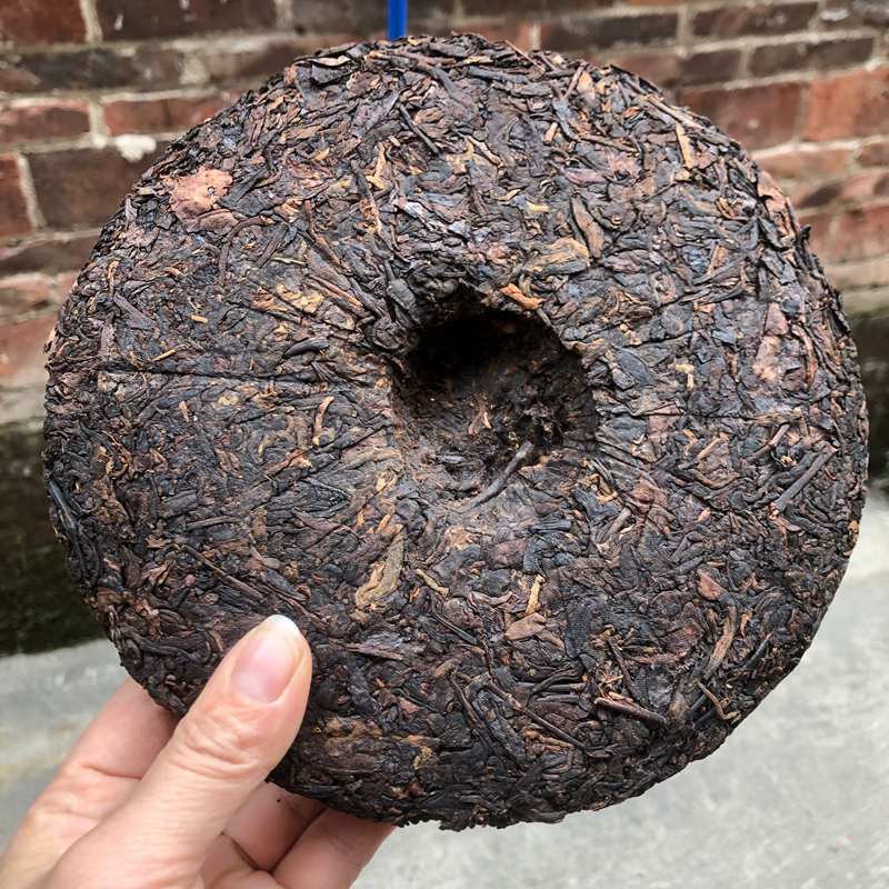 HelloYoung Yunnan Long Ma Tong Qing Yiwu Mt. Old Tea Puerh Tea Cake Ripe Puer Tea 357g