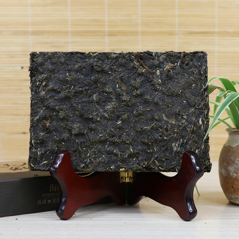 Haiwan Old Comrade Made Good Tea for Everyone Raw Pu-erh Brick Puer 250g