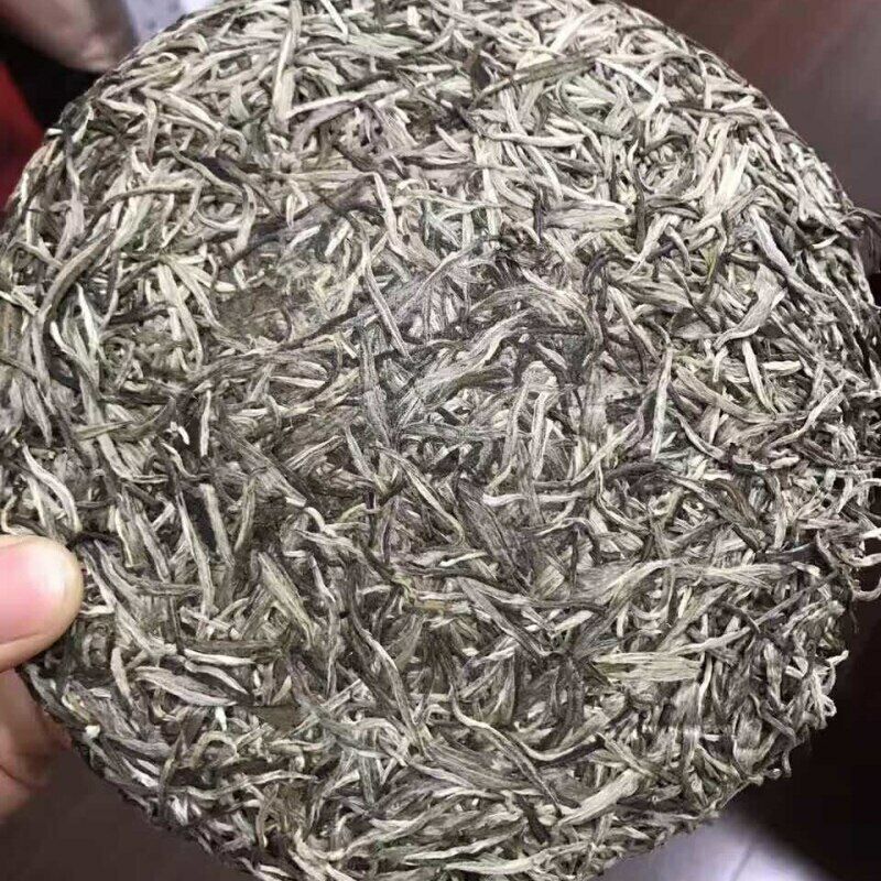 HelloYoung Premium Silver Needle White Tea Cake Chinese Organic Bai Hao Yin Zhen Cha 300g Secondary image