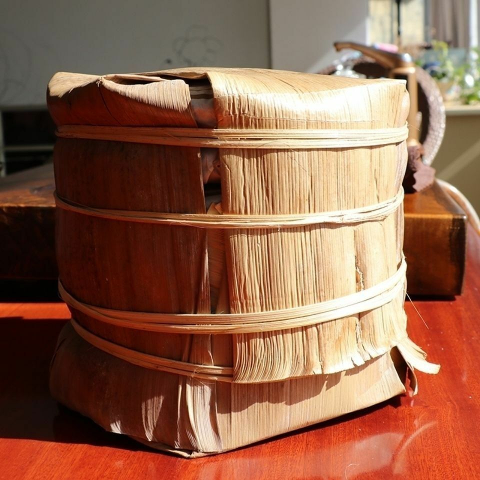 HelloYoung Ancient Mt. Old Tree * Haiwan Old Comrade Puer Raw 500g Lao Tong Zhi Tea