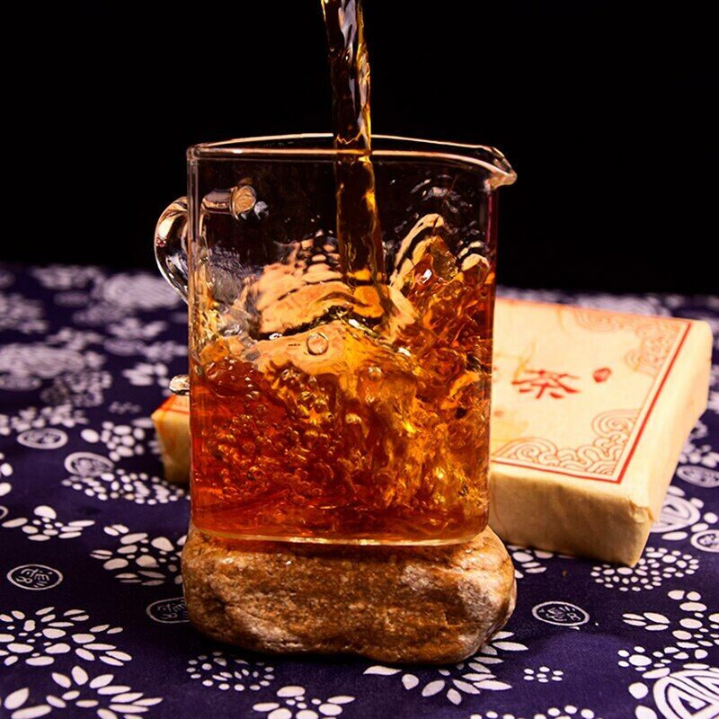 HelloYoung TeaFengqing Dian Hong Golden Buds Dianhong Dian Hong Yunnan Black Tea Brick 250g