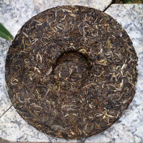 Thé cru Pu'er du Yunnan brun classique gâteau au thé cru thé Pu'er 357g