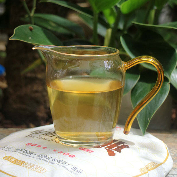 Thé cru Pu'er du Yunnan brun classique gâteau au thé cru thé Pu'er 357g