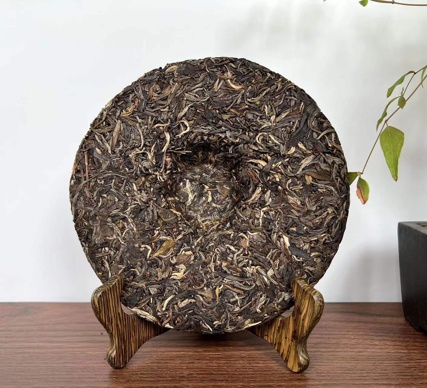 HelloYoung Ba Wang Qing Bin (Overlord Green Cake) Chensheng Hao Pu-erh Tea Raw 357g