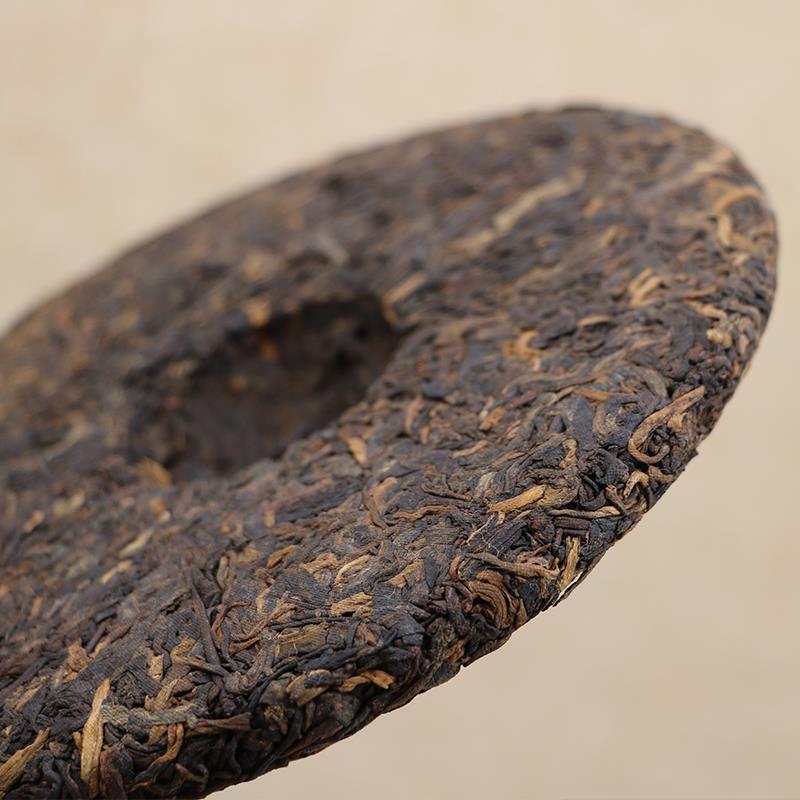 HelloYoung Haiwan Old Comrade 9978 Lao Tong Zhi Qi Zi Bing Cha Ripe Puer Tea 357g
