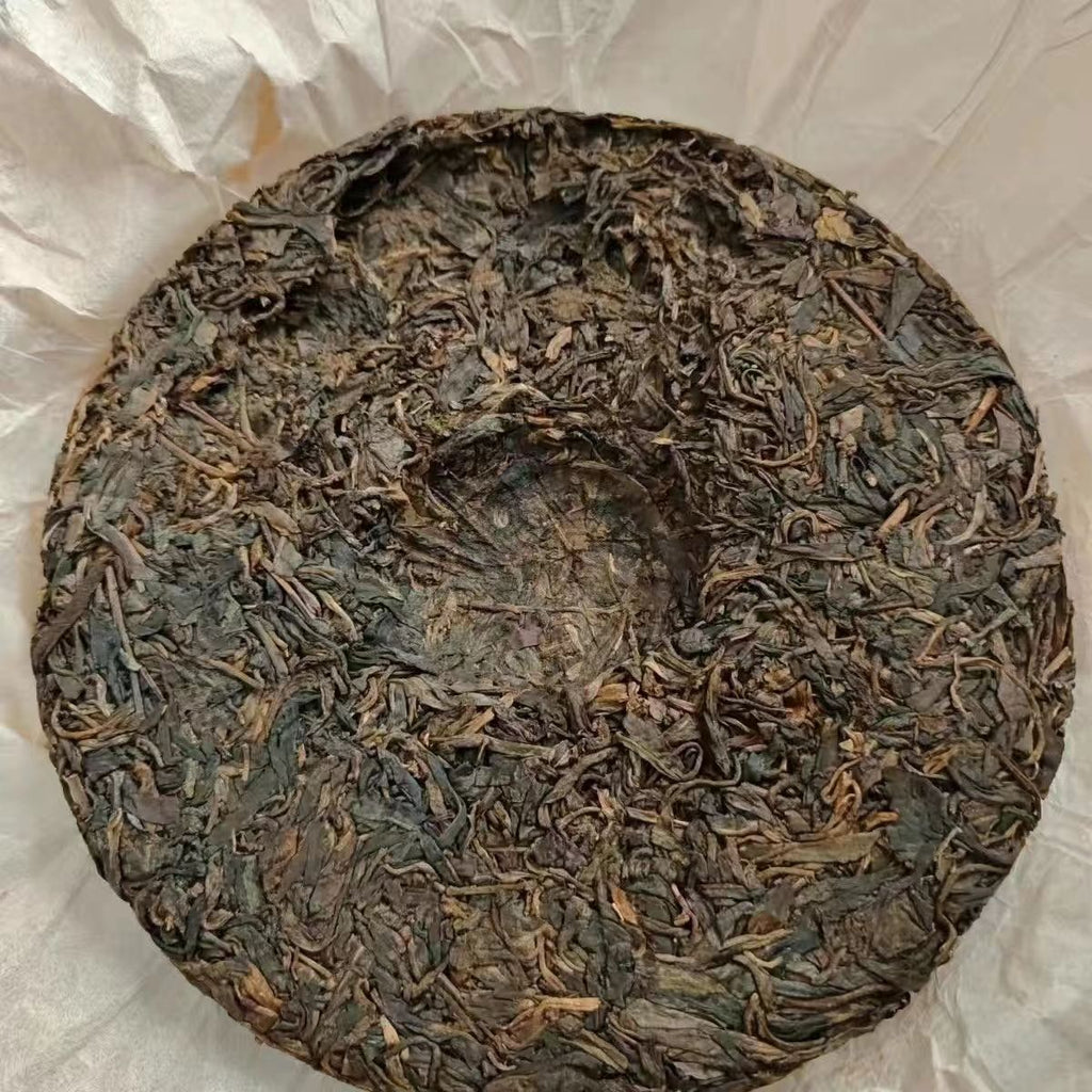 357g Yiwu Aged Pu-erh Raw Tea Old Puerh Raw Tea Cake Ancient Tree Pu'er Tea