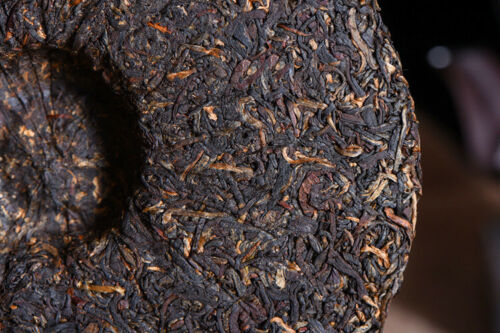 HelloYoung Yunnan Sun Dried Black Tea Ancient Arbor Tree Dian Hong Black Tea Cake 357g