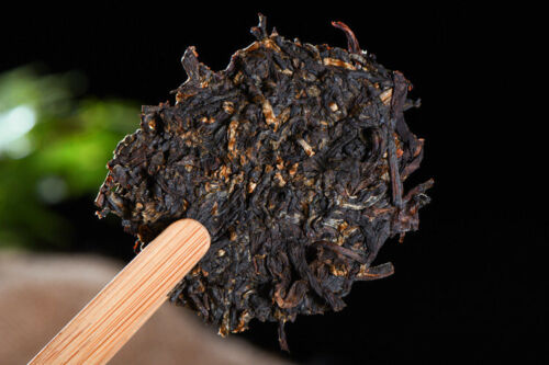 HelloYoung Yunnan Sun Dried Black Tea Ancient Arbor Tree Dian Hong Black Tea Cake 357g