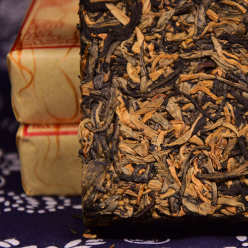 HelloYoung Fengqing Dian Hong Golden Buds Dianhong 250g Dian Hong Yunnan Black Tea Brick